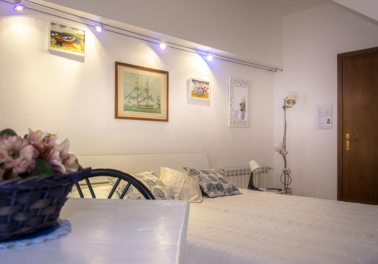 Appartamenti La Casina Porto Azzurro Bagian luar foto