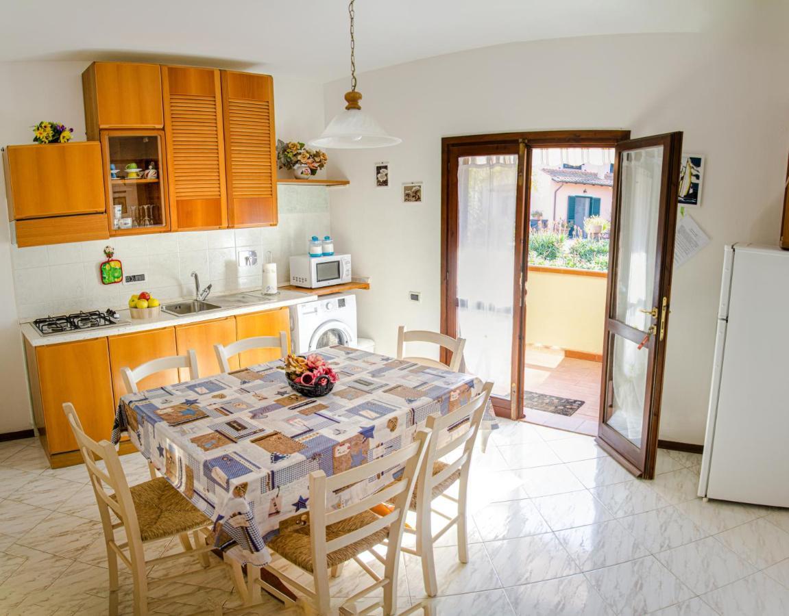 Appartamenti La Casina Porto Azzurro Bagian luar foto