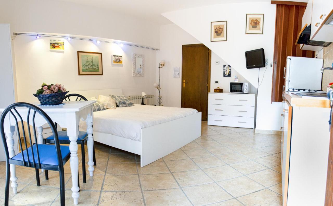 Appartamenti La Casina Porto Azzurro Bagian luar foto